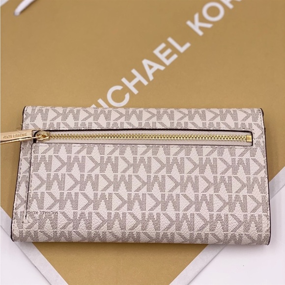 Michael Kors Jet Set Travel Trifold Wallet - Picture 10 of 10